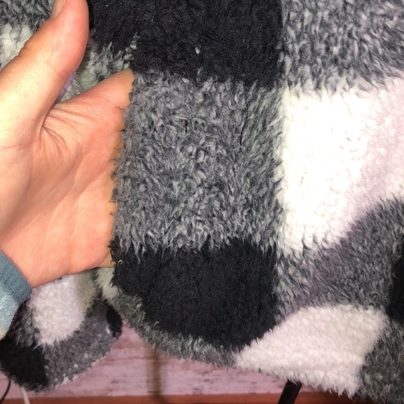 Membersmark cozy Sherpa size large checkered sweatshirt warm black and w… - Picture 3 of 6